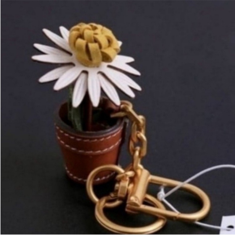 Tory Burch Yellow Floral Keychain - Picture 3 of 6